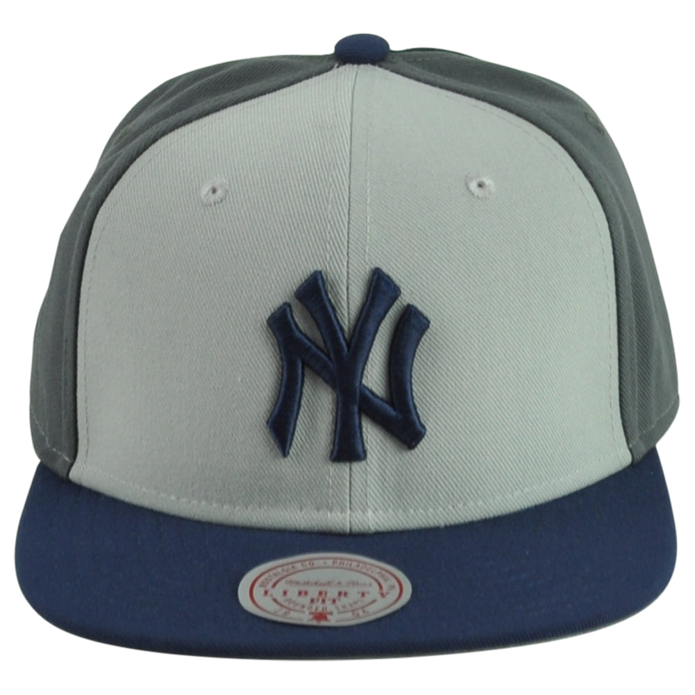 MLB Mitchell Ness New York Yankees Triple Play HY11518 Snapback Adults Hat Cap